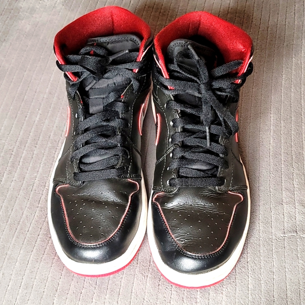 NIKE AIR JORDAN 1 Mid